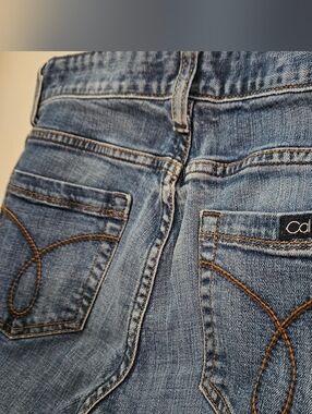 Calvin Klein Jeans | Size 27/4 | Medium Wash Straight Leg Stretch Denim
